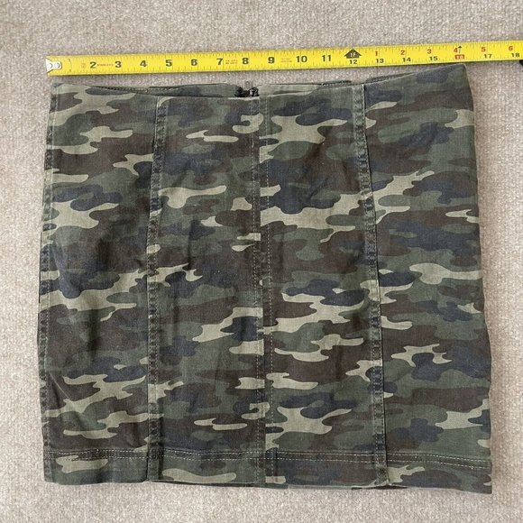 Free People Skirt Womens 8 Green Camo Zip Back Short Stretch Casual Mini - Picture 5 of 7